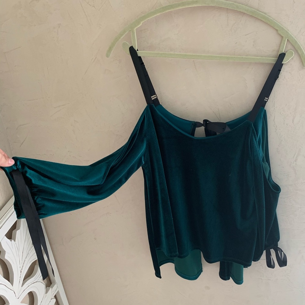 VELVET COLD SHOULDER TOP